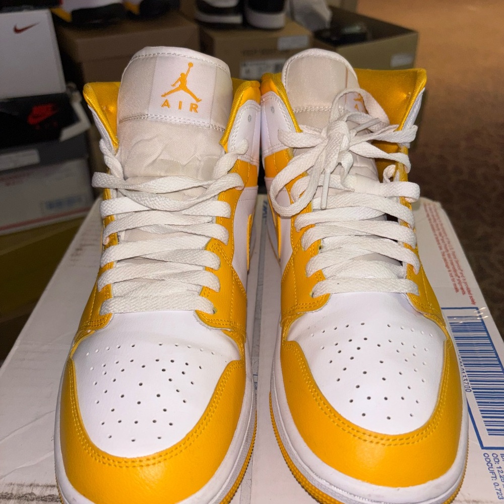 Jordan Women's Sneakers Jordan retro one mid university yellow